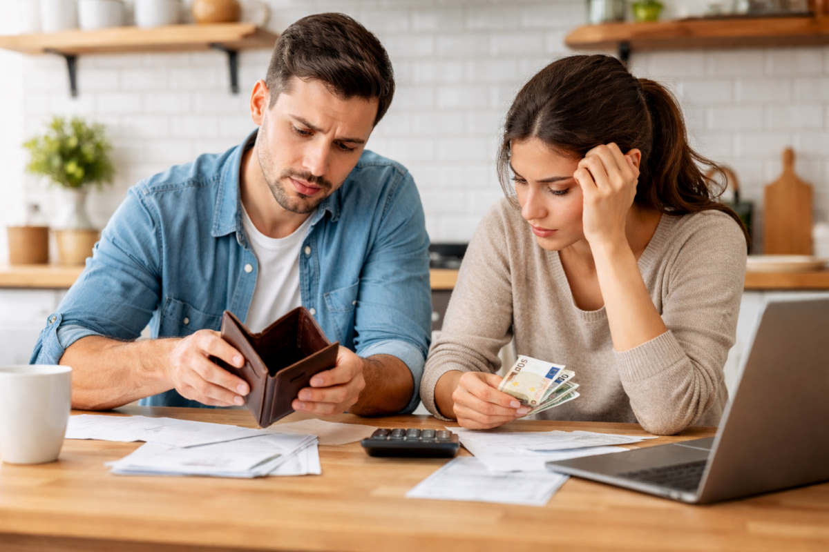 Kein Geld übrig trotz Gehalt – Geldfresser und Haushaltskosten im Blick